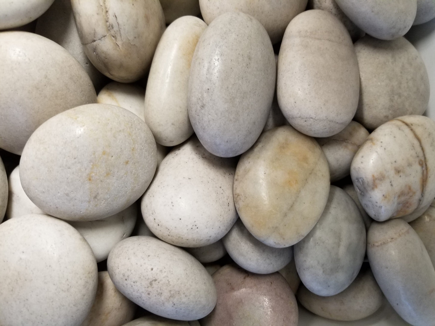 Off White / Light Gray Heat Resistant Polished Fire Stones for Fireplace and Firepits