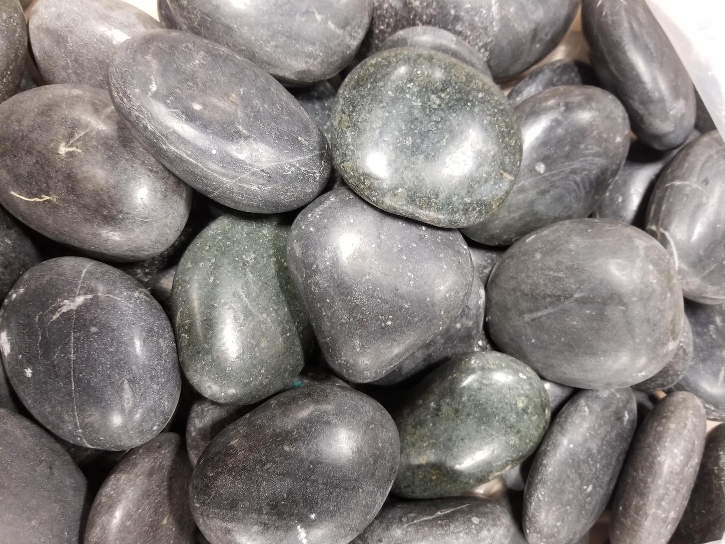 Slate Black Polished Heat Resistant Natural Fire Stones for Fireplace , Fire Pits
